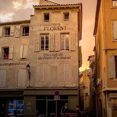 Apartment La Loge Familiale: 110m2, Place Rose Goudard, Ac L'Isle-sur-la-Sorgue