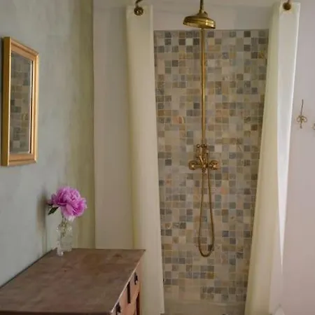 La Loge Familiale: 110m2, Place Rose Goudard, Ac L'Isle-sur-la-Sorgue